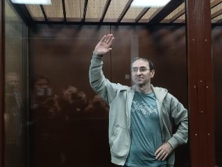 🌐 Журналист Ролдугин частично признал вину, экс-участница «Алого лебедя» покинула Россию, российские элиты охватил конфликт. Главное за 6 мая — коротко #водномпосте🔹 Бывшая участница «Алого лебедя» София Чепик покинула Россию.🔹 Журналист «Новой газеты» Оле