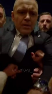 מקורות מדיה חברתית נברוטסקי הגיע למקום והצליח לפרוץ ל-CT (וידאו). הוא דרש מכוחות המשטרה שבשליטת טוסק לעזוב…