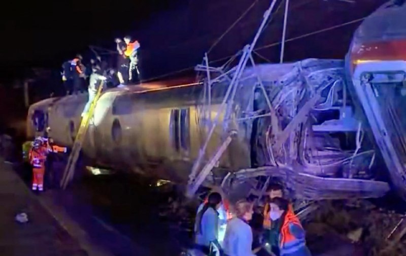 مصرع 39 شخصاً في تصادم قطارين فائقي السرعة جنوب إسبانيا