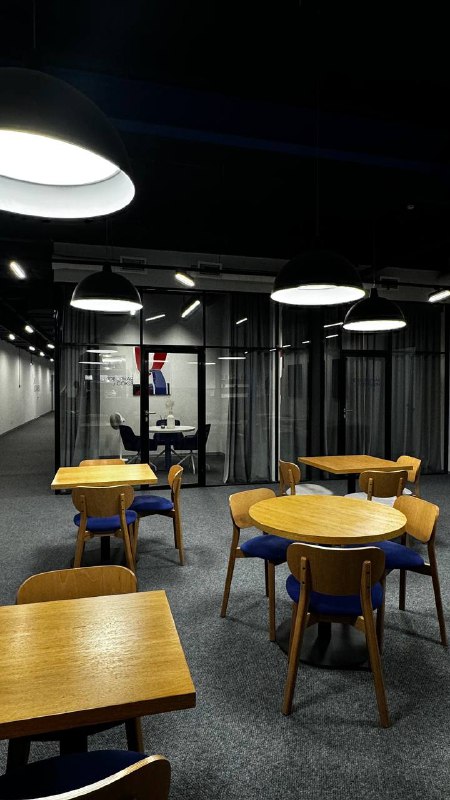 Гайз, у меня для вас крутая новость! Скоро я открываю запись на новый поток онлайн-курса для hair-стилистов 🖤За первым потоком стояло много волнений, переживаний, тревоги: как-никак это было мое первое обучение, где я передавала свои знания системно, и на мне была ответственность за профессиональный рост нескольких десятков мастеров.Делать укладки и прически клиентам на протяжении 9 лет — это одно, а учить этому в формате онлайн — совсем другое. Но результат превзошел все ожидания.Мои ученики за эти несколько месяцев сделали огромный шаг вперед в профессиональном плане: кто-то научился прическам с нуля, кто-то прокачал имеющиеся навыки. Ребята начали вести соцсети, участвовать в съемках, больше зарабатывать ❤️‍🔥Время летит невероятно быстро, и вот уже подходит время старта 2 потока. Для тех, кто хотел попасть, записывайте дату:▪️24 сентября, вторник — открываю регистрацию на 2 поток онлайн-курса для hair-стилистов!Мест, как и в прошлый раз, будет немного, потому что я лично курирую обучение. Часть из них уже занята: некоторые записались еще на старте первого потока. Так что, кто хочет, лучше сразу, во вторник, заполняйте анкету.Буду рада видеть вас на обучении ✌🏻Гайз, у меня для вас крутая новость! Скоро я открываю запись на новый поток онлайн-курса для hair-стилистов 🖤За первым потоком стояло много волнений, переживаний, тревоги: как-никак это было мое первое обучение, где я передавала свои знания системно, и на мне была ответственность за профессиональный рост нескольких десятков мастеров.Делать укладки и прически клиентам на протяжении 9 лет — это одно, а учить этому в формате онлайн — совсем другое. Но результат превзошел все ожидания.Мои ученики за эти несколько месяцев сделали огромный шаг вперед в профессиональном плане: кто-то научился прическам с нуля, кто-то прокачал имеющиеся навыки. Ребята начали вести соцсети, участвовать в съемках, больше зарабатывать ❤️‍🔥Время летит невероятно быстро, и вот уже подходит время старта 2 потока. Для тех, кто хотел попасть, записывайте дату:▪️24 сентября, вторник — открываю регистрацию на 2 поток онлайн-курса для hair-стилистов!Мест, как и в прошлый раз, будет немного, потому что я лично курирую обучение. Часть из них уже занята: некоторые записались еще на старте первого потока. Так что, кто хочет, лучше сразу, во вторник, заполняйте анкету.Буду рада видеть вас на обучении ✌🏻