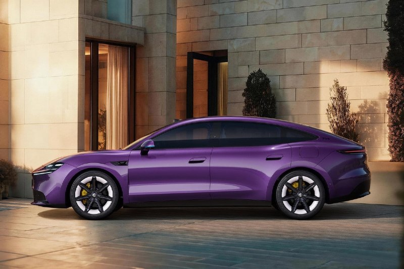 MG готовит фастбэк в стиле Porsche Taycan 3