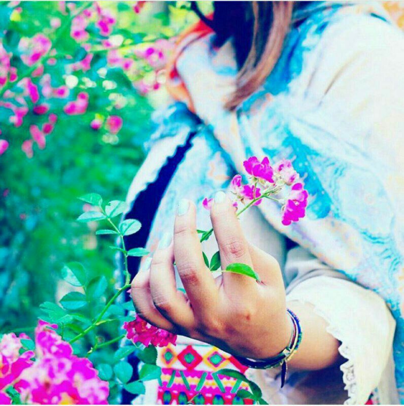 #شعروادب: گل های باغچهبوی نفس تو را گرفته اند...!💕نکند وقتی نیستم...با آن هادرد دل می کنی...؟!💕#غلامرضا. صمدی 💕‌‌‎‌‌‌꧁꧂‎‌♥️شعروادب