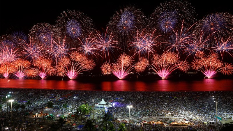 Midnight in RioNew Year's Eve fireworks over Copacabana Beach, Rio de Janeiro, Brazil (© Wagner Meier/Getty Images)