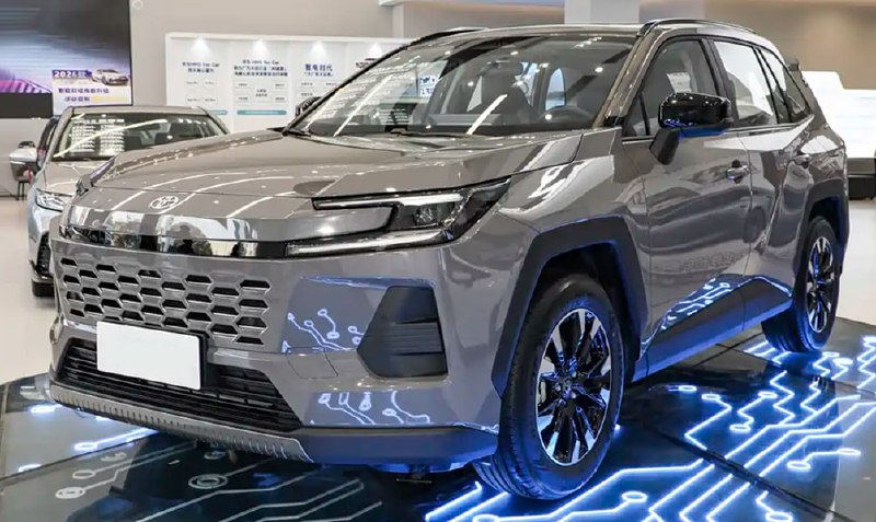 Новая Toyota RAV4 получила базовую версию за 1,55 млн ₽