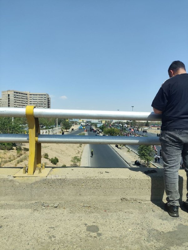 😎 הרגע שבו ארונו הריק של חמינאי נכנס לרחוב השחרור