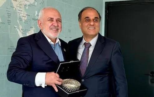 عصرخبر asrkhabar.com: دیدار سفیر پاکستان در تهران با ظریف🔹در این دیدار، دو طرف درباره راهکارهای تقویت همکاریهای دوجانبه میان پاکستان و ایران،