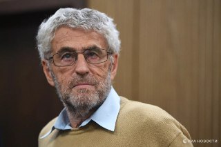 Политика Леонида Гозмана заочно приговорили в России к шести годам колонии по делу об оправдании терроризма; с учетом приговора по предыдущему делу, ему назначены десять лет колонии и пятилетний запрет на администрирование сайтов — «Медиазона»