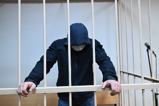 Силовик, руководивший задержаниями на митингах в Петербурге, избежал колонии. Его обвинили в избиении бизнесменаБывшему полицейскому Руслану Сентемову, который руководил задержаниями на митингах в Петербурге, назначили 3,5 года условно за избиение бизнесме