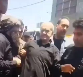 — 🇮🇷 חדש: סרטון מההלוויה בטהרן מראה אנשים קוראים 'מוות לפשרן&33;' כשראו את הנשיא מסעוד פז'קיאן