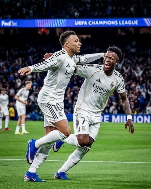 رئال مادرید توییت | Real Madrid Tweet: 🟢 هواداران متعصب آلونسو هنوز از درون دارن میسوزن؛ از اخراج مربی محبوبشون ناراحتن و هنوز روی همون حرف تکراری گیر کردن: و