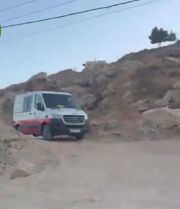 قوات الاحتلال تصادر مفاتيح سيارة إسعاف قرب الخليل