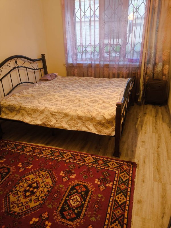 🏠 Сдаётся спальня в 2-комнатной квартире📍 Район: К. Акиева / Токтогула📍 Напротив ТЦ «Весна»👩 Сдаётся комната для одной или двух девушек.💰 Цена: 12 000 сом с человека 📲 Телефон: 0701 495 858📢 На