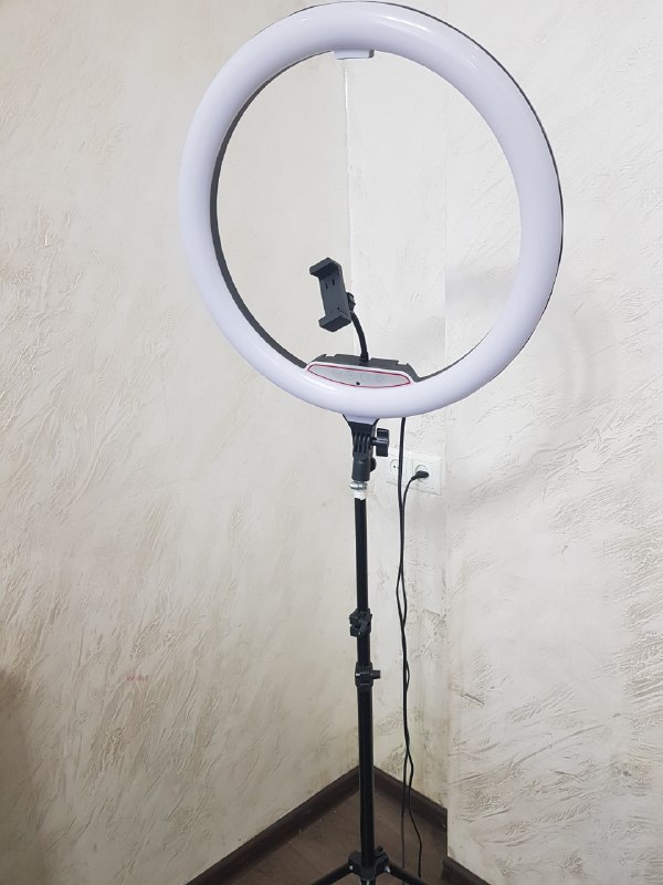 Продаю кольцевую лампу, новая — фото 1