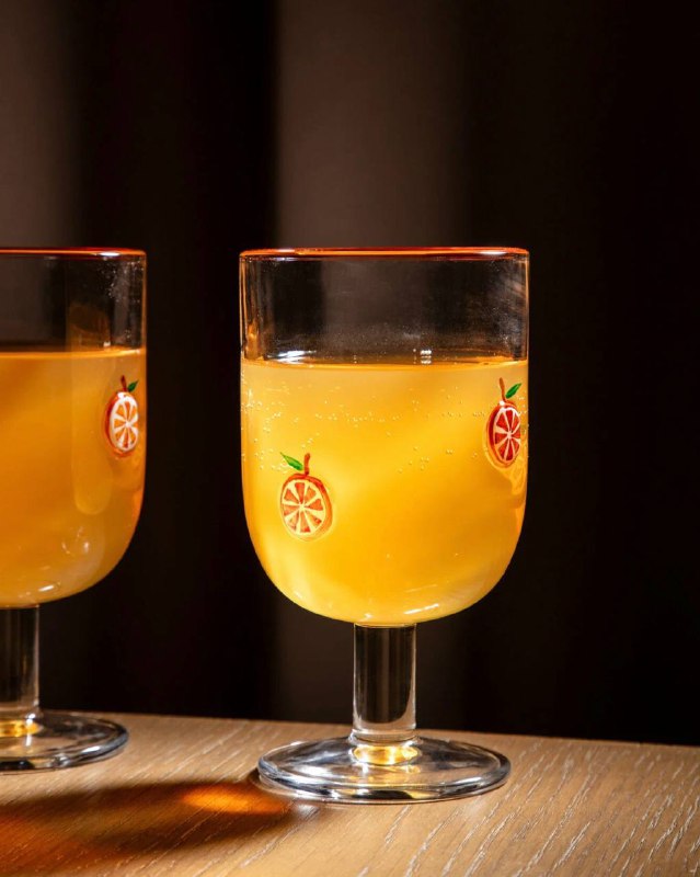 Набор бокалов для вина FRUITY ORANGE стильный и функциональный аксессуар для праздничного стола. Эти бокалы с апельсинками придадут яркости и настр... - изображение 2 - набор, бокалов, вина