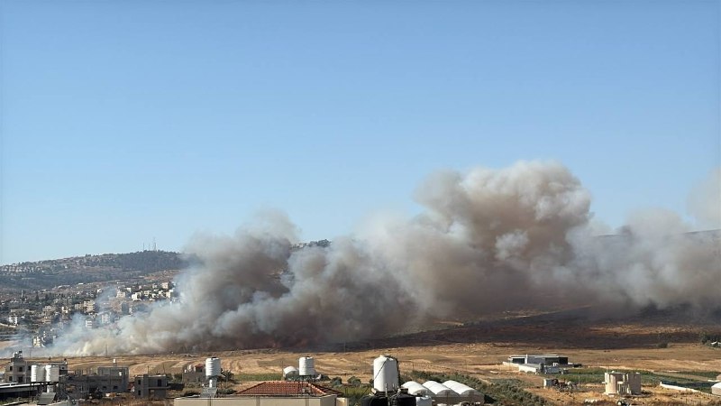 מתנחל הצית שטחים נרחבים במישור כפר סאלם מזרחית לשכם ונמלט