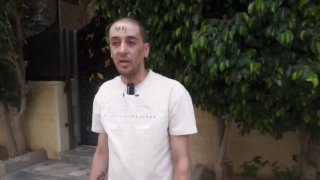צפו: חיילים ישראלים רשמו מספרי זיהוי בטוש על מצחם וזרועותיהם של גברים פלסטינים במהלך פשיטה בקבטיה, הגדה המע…