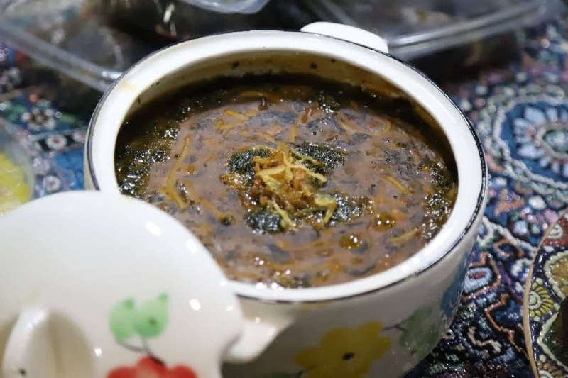 اینجا زنجان است: «نوزدهمین جشنواره ملی آش ایرانی، با حضور ۲۳ استان، عطر و طعم تنوع فرهنگی این سرزمین را یکجا به نمایش گذاشته. از آش رشته