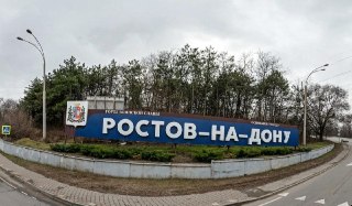 Пять человек погибли при атаке дронов в Ростове-на-Дону. Тела нашли под завалами многоквартирного домаПри разборе завалов многоэтажки в Пролетарском районе Ростова-на-Дону, на которую утром 27 июля упал беспилотник, cпасатели обнаружили тела двух взрослых 