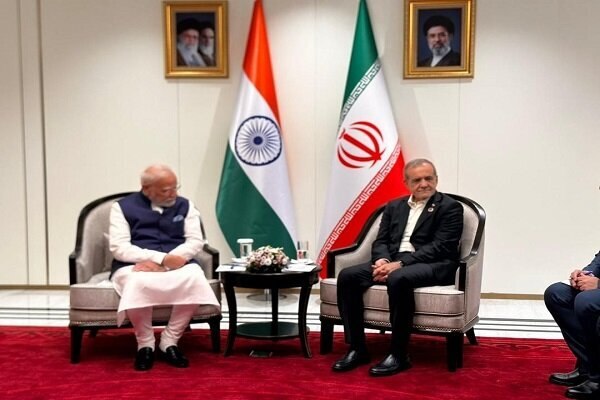 دیده بان ایران: 🔴 دیدار پزشکیان با نخست‌وزیر هند در حاشیه اجلاس سران شانگهای🔹️ رئیس‌جمهور با نارندرا مودی، نخست‌وزیر هند، دیدار و گفت‌وگ