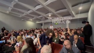 Партия «Рассвет» проводит третий учредительный съезд в МосквеВ одной из московских гостиниц проходит учредительный съезд партии «Рассвет». Это третья попытка зарегистрировать партию, сообщает SOTAvision.🔵 Делегаты. Как передают «Осторожно, новости», на съе