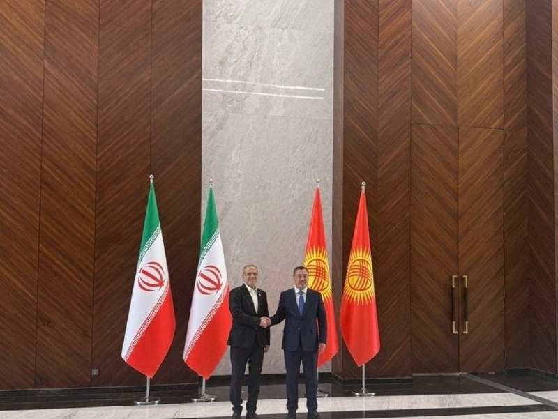 پایگاه خبری کاف نیوز: دیدار روسای‌جمهور ایران و قرقیزستان در حاشیۀ اجلاس شانگهای 🔹پزشکیان و جباروف در این دیدار، ضمن بررسی آخرین تحولات و روند