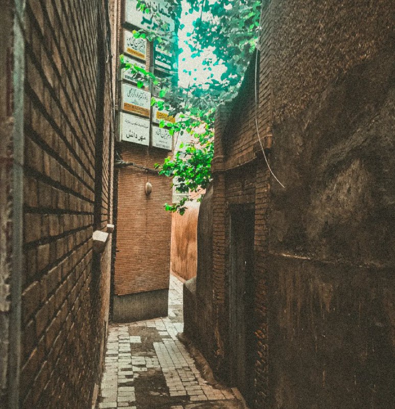 نوستالژی: می‌خواهم برگردم به روزهای کودکیآن زمان ها که؛ پدر تنها قهرمان بودعشق تنها در آغوش مادر خلاصه می‌شدبالاترین نقطه‌ى زمین، 