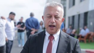 מועמד הרשימה המשותפת בכר אווודה לאחר שהצביע בעירו כפר כנא.