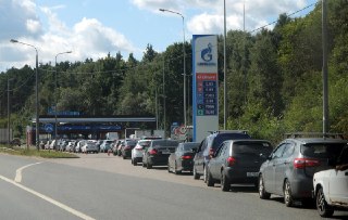 Российские компании не смогли выполнить около 60% биржевых контрактов на поставку бензина — «Коммерсант»С мая по сентябрь российские нефтяные компании не смогли закрыть около 60% контрактов на поставку бензина, заключенных на Петербургской бирже. Об этом с
