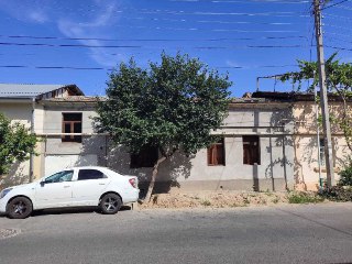 Продается дом в махалле Хувайдо, участок 3,77 сотки. Срочно.