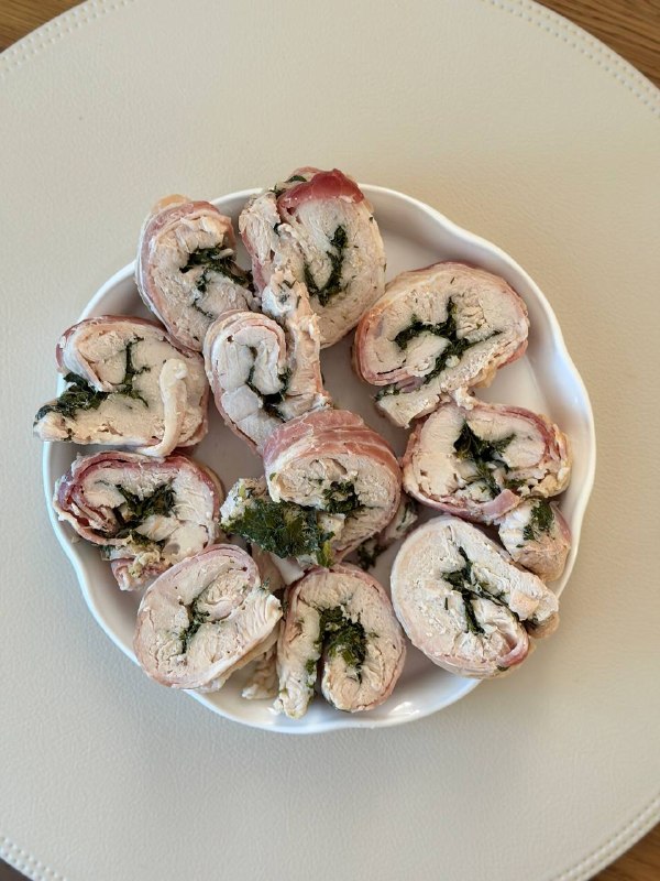 Еще одно интересное и вкусное блюдо, которое украсит любое ваше застолье Рулет из индейки с беконом Мне больше нравится в теплом виде, но можно под... - изображение 1 - еще, одно, интересное