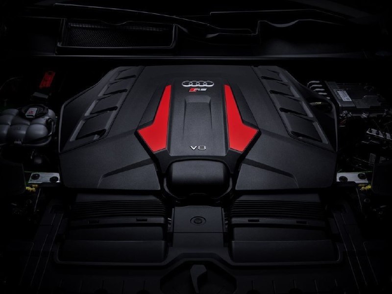 Audi RS Q8 4