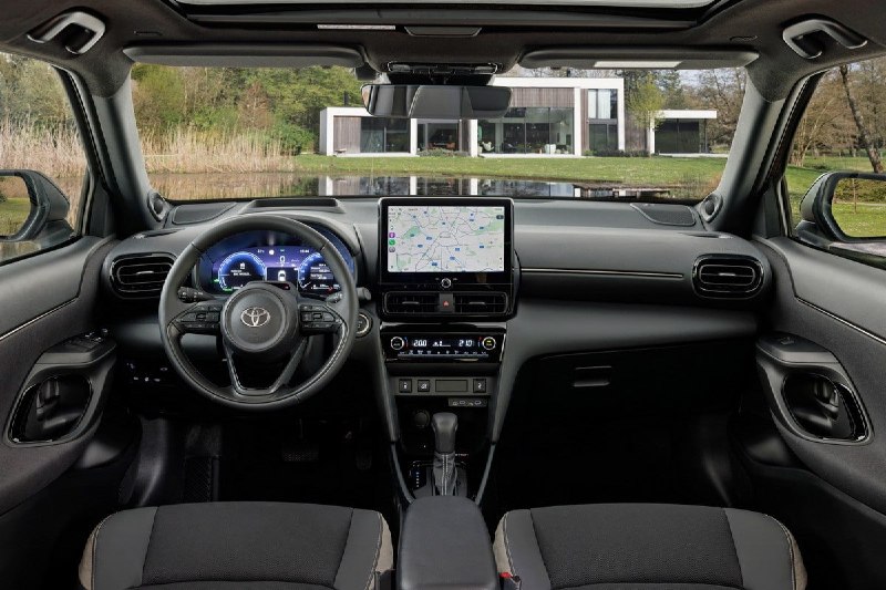 Toyota представила обновлённый Yaris Cross для Европы 4