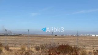 עשן סמיך ומספר רב של צוותי חירום בבסיס מיר עמאר האמריקאי לאחר התרסק מטוס הקרב F-35.