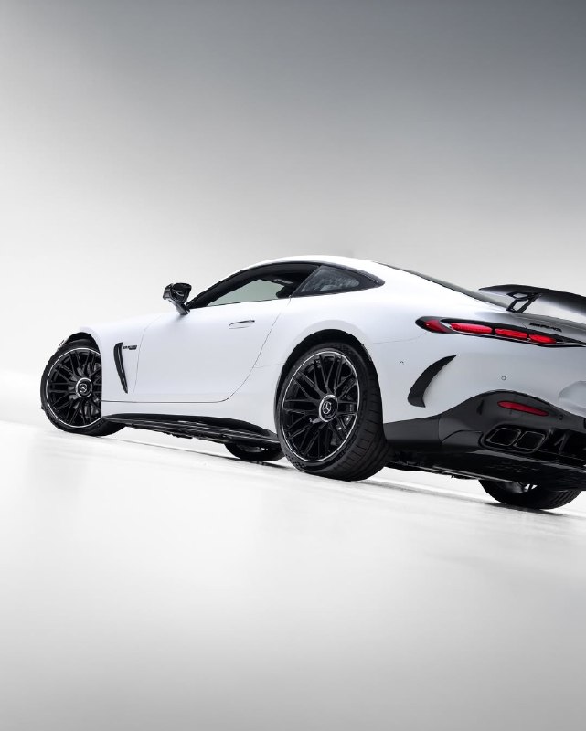 Mercedes GT63 Coupe V8 577hp 3