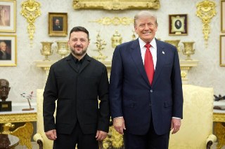 В Белом доме началась встреча Трампа и Зеленского, сообщили в канцелярии президента США. Она пройдёт в закрытом режиме