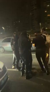 Mosneurofilm בקייב אנשים בלבוש אזרחי חטפו אדם ומילאו אותו בגז.