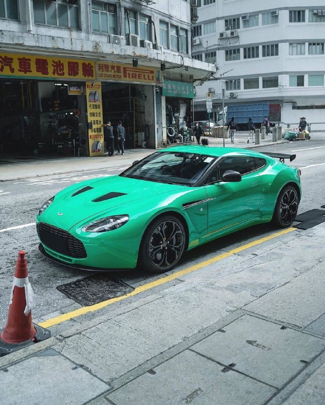 Aston Martin V12 ZagatoДвигатель: 6.0 V12Мощность: 517 л.с.Крутящий момент: 570