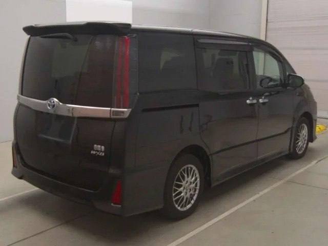 Toyota Noah 2021 фото 2