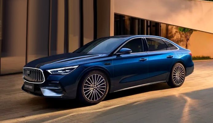 Geely представила гибридного конкурента CamryGeely показала семейный седан Galax