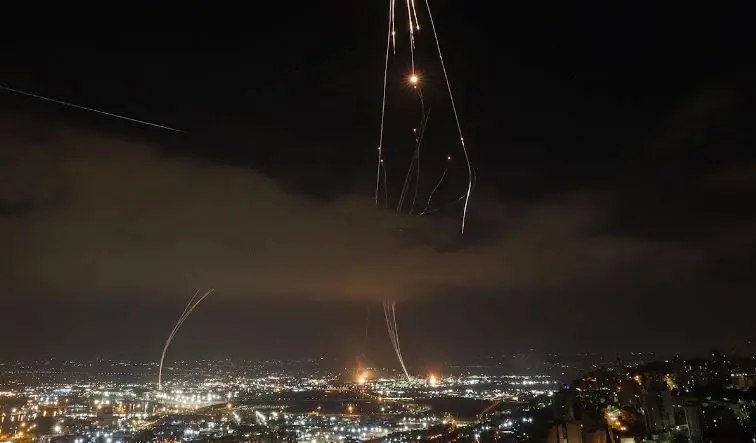 איראן ואמריקה על סף עימות חדש; מי מפעיל את המלחמה? הגידול בתנועות הצבאיות של ארה"ב ושל ישראל באזור, צמצום ה…