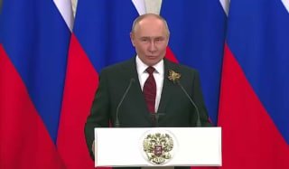 Путин о вступлении Финляндии в НАТО:«Чего в НАТО-то пошли? В надежде, что у нас все рухнет, а они тут как тут, цап-царап. Вот они уже границу строят по реке Сестре. Я бы и жест определенный сделал, и кое-что сказал, но поскольку я родом из культурной столи