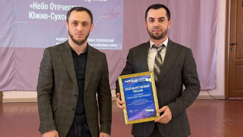 ⭐ В Южно-Сухокумске на базе школы №1 им. М.-Г. Зульпукарова прошла студенческая лига гонок дронов «Небо Отечества». Мероприятие объединило молодежь, ув фото