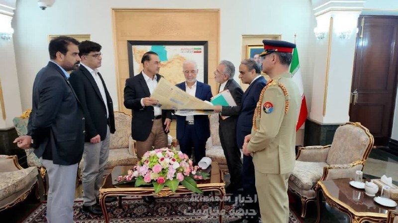 نشریه عبرتهای عاشورا: 🔴رسانههای سعودی:عاصم منیر پیشنهادی برای ایران آورده که طبق یادداشت تفاهم، محاصره را متوقف و تحریمها را لغو میکند🇮🇷کان
