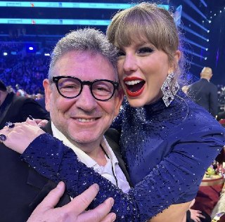 Universal Music Group завершила второй квартал с выручкой €3,294 млрд. За год показатель вырос на 13,3% при постоянных валютных курсах, подтвердив, что крупнейшая музыкальная компания мира продолжает увеличиваться даже на уже огромной базе. Рост обеспечили