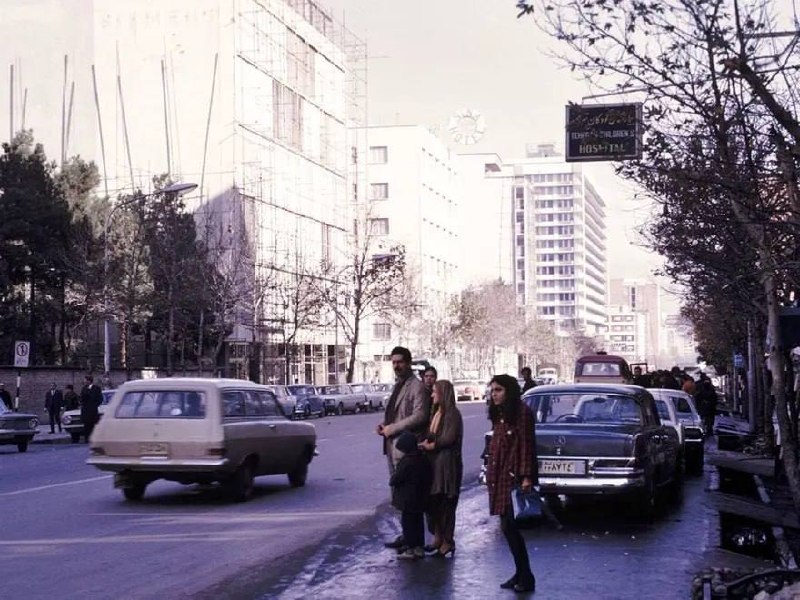 تهران رسا: تهران، خیابان تخت جمشید (طالقانی فعلی) پاییز سال ۱۳۴۹@Tehranrasaa