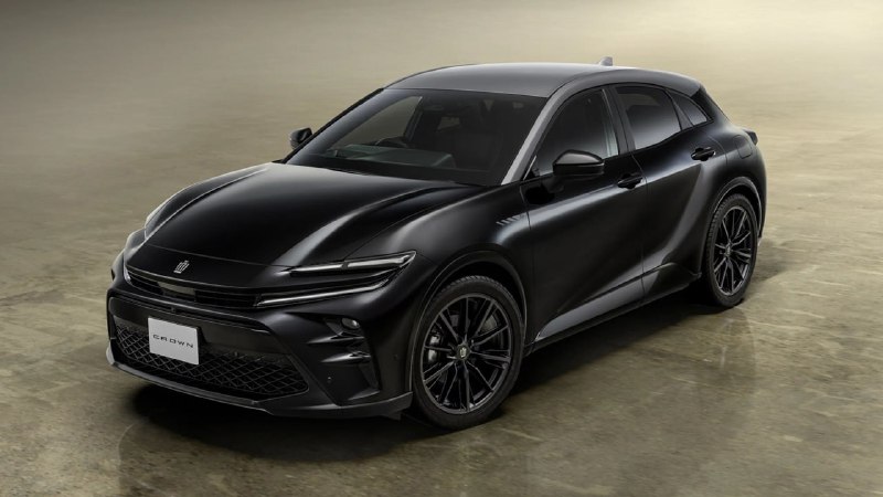 Toyota Crown Sport получил новую базовую и юбилейную версии