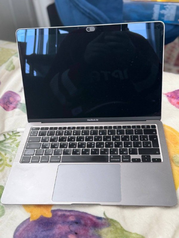 В продаже Macbook air '13, 9.1 на базе intel i7. Работает без нареканий + мышь magic mouse lightinin — фото 1