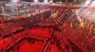 🎦 גופתו של מנהיג המהפכה שנהרג בכניסה למסגד הקדוש