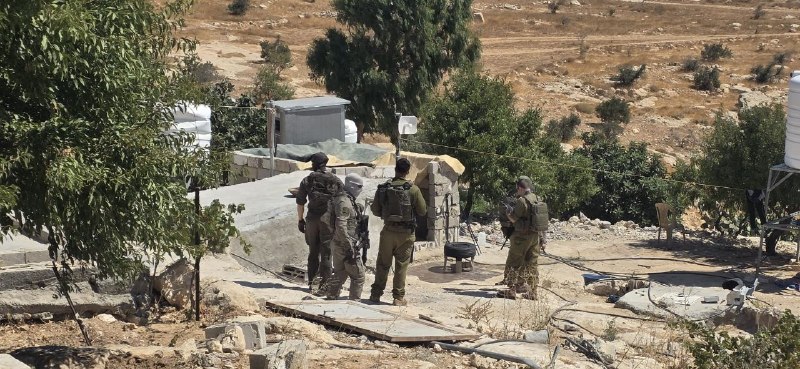 מקורות מקומיים: כוחות הכיבוש מסתערים על הכפר ח'לת אל-דבעא במסאפר יטא, דרומית לחברון