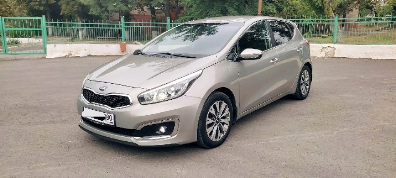 Продам kia ceed jd (рестайлинг), комплектация prestige!
🔥Цена: 1 250 000 ₽🔥
Год выпуска: 2015
Пробег: 84 300 км
Двигатель: 1.6 л
Кпп: робот
Я собственник (в наличии 2 ключа)
Комплектация (предмаксимальная):
Автомобиль оснащен всем необходимым для комфортных поездок:
Салон: бежевая кожа (вставки на сиденьях и дверные карты).
Комфорт: мульти руль, бесключевой доступ, кнопка start/stop, климат-контроль, круиз-контроль, стекооподьемники перед. , зад.
Зимний пакет: подогрев передних сидений, руля, боковых зеркал, лобового и заднего стекол.
Мультимедиа: голосовое управление, громкая связь, cd, usb, aux.
Дополнительно: подрулевые лепестки, охлаждаемый бардачок, линзованная оптика, бортовой компьютер, электроскладывание зеркал.
Задиров в двигателе нет !!!
В машине есть всё, кроме панорамы и электроручника. Технически исправна, готова к эксплуатации.
Место осмотра: г. Зугрэс / г. Харцызск.
Телефон: +7 (949) 389-20-39
📞 🇷🇺 Звоните: +79493892039 - фотография - 2